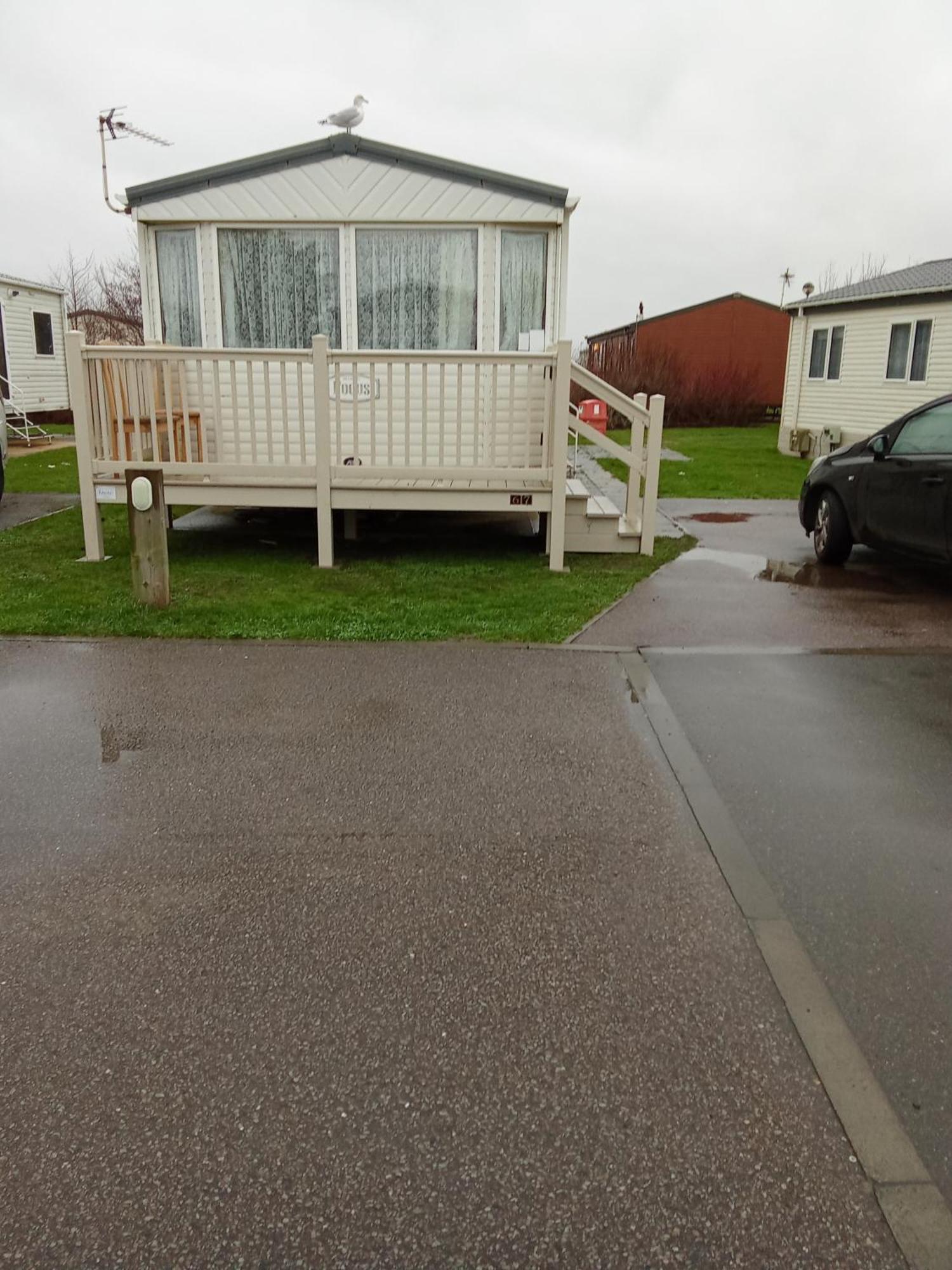 Cozy Camber Caravan 3 Bedroom Retreat With Decking
